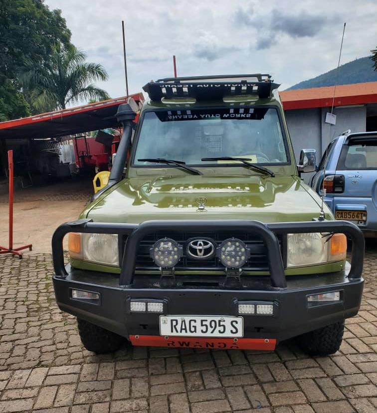 Ronik Services safari Land Cruiser